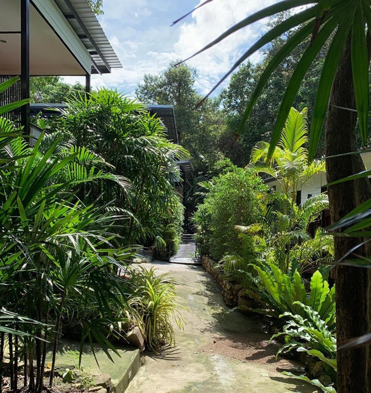 West Coast Beach Resort Ko Pha Ngan Exterior photo